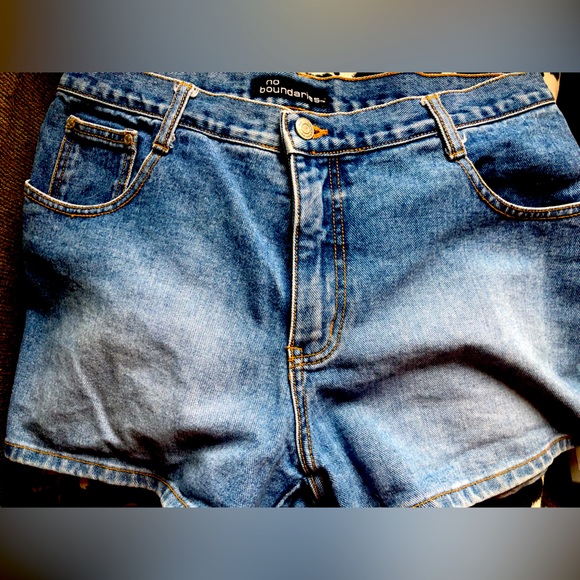 Shorts - Picture 3 of 3